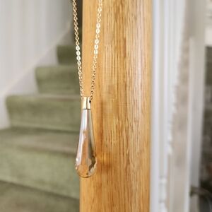 SWAROVSKI CRYSTAL PEAR / TEARDROP SHAPED PENDANT W/Gold Adjustable Chain